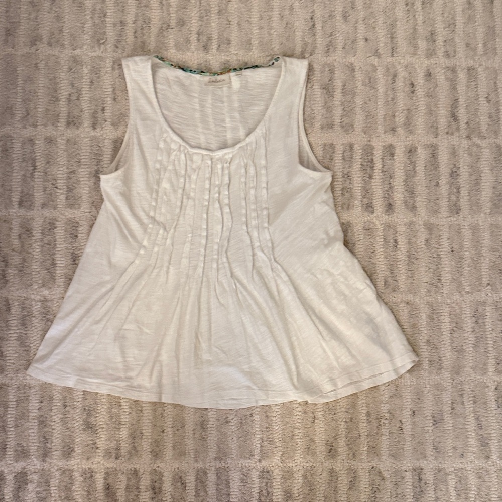 Women's White Sleeveless Top